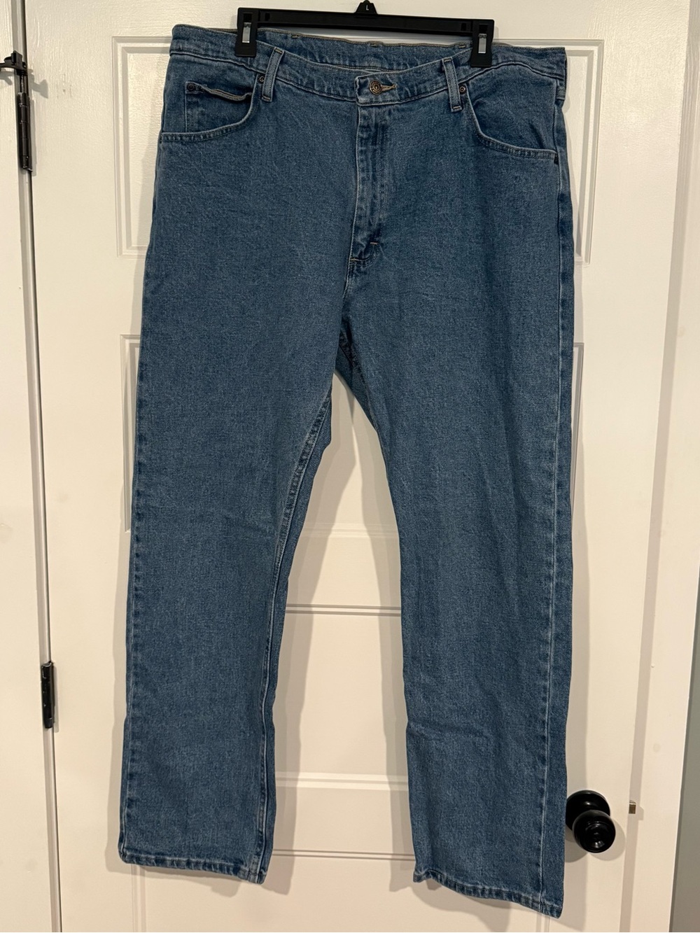 Wrangler Men's Straight Leg Denim Jeans in Medium Blue 38x32